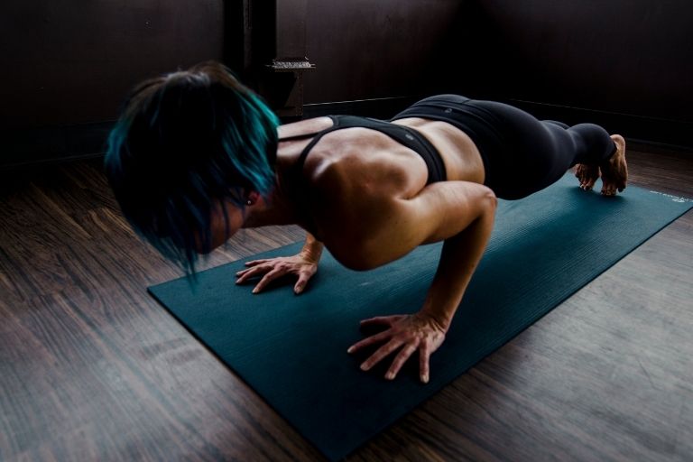 광배근 운동 집에서 하는 방법 6가지